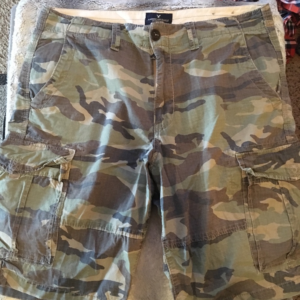 American Eagle Shorts Camo Longboard